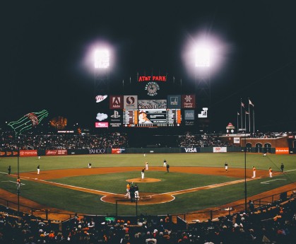 开云官方-C罗首战评分垫底引争议，球迷：时间真赢不了，c罗比赛胜率